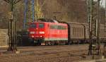 151 166-6 mit einem frchterlich klappernden Transwaggonzug bei der Durchfahrt in Harburg. 30.3.11