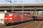 151 113-8 und 091-6 rollen hier gemtlich mit einem Kohlependel durch Harburg. 02.04.11