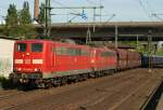151 094-0 und 099-9 mit einem Kohlependel bei der Durchfahrt in Harburg. 01.06.11