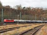 BR 6151/171292/151-049-4-der-db-mit-kesselwagenzug 151 049-4 der DB mit Kesselwagenzug fhrt am 10.12.2011 durch Betzdorf/Sieg in Richtung Siegen.