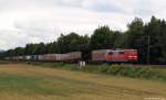 151 020-5 fhrt am 14.7.12 mit einem Gz bei Elze (Han) durch die Felder und Wiesen gen Norden.