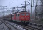 Leistung bei der Arbeit, 151 100-5 und 110-4 durchfahren mit einem Erzzug den Bahnhof HH-Harburg. 29.12.2009