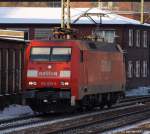 152 075-8 poltert am 4.12.10 solo durch den Harburger Bahnhof.