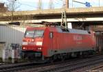 152 127-7 rollt am 8.1.11 solo durch den Bhf. Hamburg-Harburg.