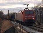 152 074-1 rollt am 12.2.11 im leichten Gegenlicht durch Moorburg.