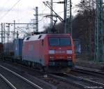 152 103-8 fhrt am 11.2.11 durch den Bhf. Hamburg-Harburg.