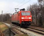 152 056-8 poltert solo am 31.3.11 durch Moorburg in den Hafen rein.