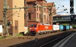 152 105-3 rollt hier mit einem Containerzug durch Hamburg-Harburg. 01.06.11