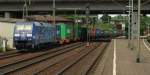152 134-3 durchfhrt hier Harburg mit einem bunten Paketezug. 01.06.11