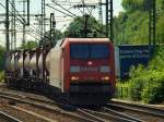 152 074-1 verlsst mit einem Bertschi-Zug den Abstellbereich Harburg. 03.6.11
