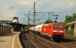 152 020-4 fuhr mit einem langen ler am 8.7.11 durch Hamburg-Harburg.