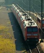 152ziger Lokzug(142-6,027-9,057-6,067-5,106-1,170-7 und 078-2)abgestellt in Maschen Rbf. 30.9.11