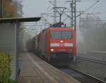 152 004-6 und 295 018-6 mit kurzem Bauzug und der bergabe fr Flensburg-Weiche und freundlichem Gru vom Tf !!! 28.10.11 Unbearbeitete Version