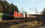 152 064-2 fhrt am 6.1.12 mit einem Containerzug bei Bienenbttel durch die Landschaft.