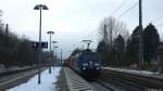152 136-8 & 083-2 fuhren am 8.12.12 mit einem Containerzug durch den Bf. Tostedt.