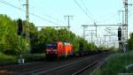 Mit einem Gterzug fuhr 152 131-9 am Abend des 6.6.13 durch den Bf. Golm.
