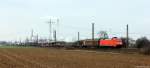 152 147-5 fuhr am 13.4.13 mit einem bunten Güterzug bei Barnten durch das Leinetal.