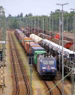 DB/TFG 6152 135-0 mit Containerzug im Gbf Maschen. 29.05.2014