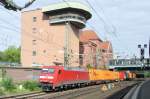 Der Turm von Hamburg-Harburg schaut zu wann 152 063 am 25 September 2014 südwärts fahrt. 