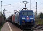 152 137-6 und 152 080-8 fuhren am 24.4.10 mit einem Erzbomber-Leerpark durch den Bhf. Radbruch.