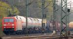 24. 152 014-7 mit einem Chemikalienzug fotografiert in Harburg. 24.4.10