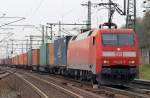 33. 152 142-6 zieht hier einen Containerzug in Richtung Hafen Hamburg. 24.4.10