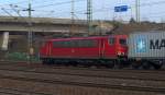 155 073-0 fuhr mit beachtlichem Tempo und einem langen Maersk Containerzug durch HH-Harburg. 26.2.11