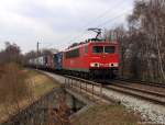 155 038-3 fhrt am 31.3.11 mit einem Containerzug durch Moorburg.