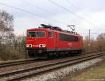 155 038-3 kam am 31.3.11 nachdem sie ihren Containerzug abgeliefert hatte wieder zurck und fuhr solo am Fuzzi vorbei.