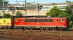 155 036-7 rollt hier mit einem langen MSC Containerzug durch Harburg. 01.07.11