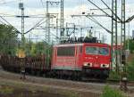 155 032-6 rollte mit einem Schwellen-Gleistransportzug durch Harburg. 01.07.11