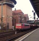 155 131-6 rollt hier mit einem Schotterzug durch Harburg. 4.11.11