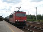 155 213 mit Kesselwagenzug aus Decin in Elsterwerda hbf, 11.08.2012.