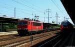 155 273-6 fuhr am 7.6.13 mit einem Gterzug durch den Bf. Berlin-Schnefeld Flughafen.