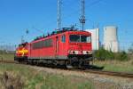 Werklok 1 des Bw Rostock-Seehafen bringt die z-gestellte 155 079 am 20.04.2009 in die Werkstatt.