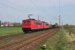 Mit dem FZT 53202 nach Rostock-Seehafen rollt die 155 023 durch Bentwisch.Erlegt am 26.04.2010 am Posten 20.