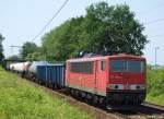 155 199-3 ist am 10.7.10 mit einem gemischten Gterzug in Ahlten unterwegs.