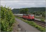br-6181-e310-und-1812/350083/leider-ist-die-zeit-der-iric Leider ist die Zeit der IR/IC Züge auf der Moselstrecke bald vorbei.
181 219-7 mit einem IC bei Winningen.
20. Juni 2014