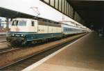 Scanbild von 181 212 mit INterRegio nach Luxembourg in Trier Hbf am 24 April 1998.