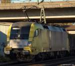 ES 64 U2-008/182 508-2 fhrt am 6.11.10 durch den Harburger Bahnhof.