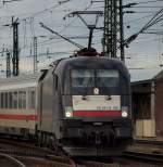 ES 64 U2-061 rollte mit dem IC 1078 aus Stuttgart HBF in den Bahnhof von Hamburg-Altona am 19.3.