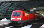 Mit dem RE1 nach Frankfurt (Oder) stand 182 015 am Nachmittag des 15.3.13 im Berliner Hbf.