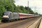 182 597-5 rauscht hier mit dem DPF 13491 von LeMans kommend durch Schleswig nach Padborg. 24.06.2013