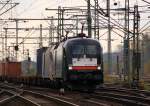 182 530-6 und 182 520-7 mit Containerzug, HH-Harburg, 26.10.2013