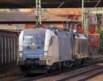 WLB 182 520-7(Variante V2)und MRCE/HKX/OLA 182 530-6(Variante V2), HH-Harburg, 26.10.2013