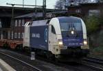 WLB 182 535-5  Kühne & Nagel  schleicht hier mit einem Wascosa Leerzug durch HH-Harburg. 30.11.2013