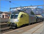 Die Siemens Dispolok ES 64 U2-098 und eine 185 von Crossrail in Bellinzona.