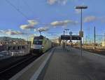 Am 11.02.2014 fuhr ES 64 U2-095 (182 595-9) mit Holzzug durch den Hallenser Hauptbahnhof.