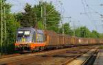 Extra für den Matze...Hectorrail/DISPO 6182 502-5/242.502  Zurg  mit dem DGS 45684 aus Dortmund Obereving rauscht hier durch Schleswig. 19.05.2014
