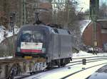 015. Ausnahmsweise mal ein Nachschuss....MRCE Taurus 182 532-2(ES 64 U2-032)rollte mit einem sehr langen Containerzug durch den Harburger Bahnhof. HH 6.3.10